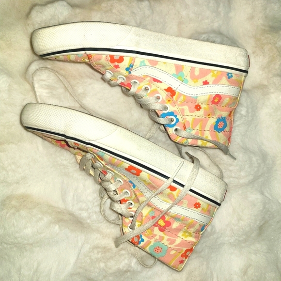 Vibrant Pink and Yellow Sneakers for Casual Wear - Picture 3 of 7